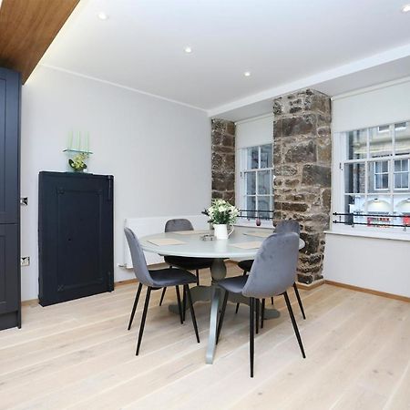 Joivy Refurbished Home On The Royal Mile 에든버러 외부 사진