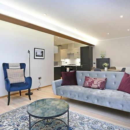 Joivy Refurbished Home On The Royal Mile 에든버러 외부 사진