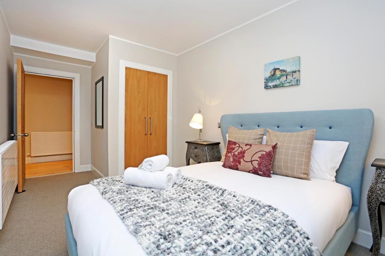 Joivy Refurbished Home On The Royal Mile 에든버러 외부 사진