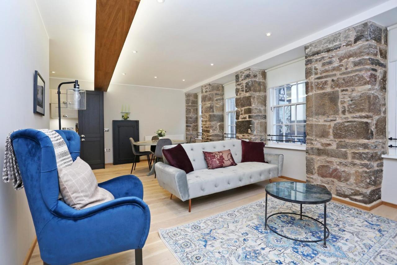 Joivy Refurbished Home On The Royal Mile 에든버러 외부 사진