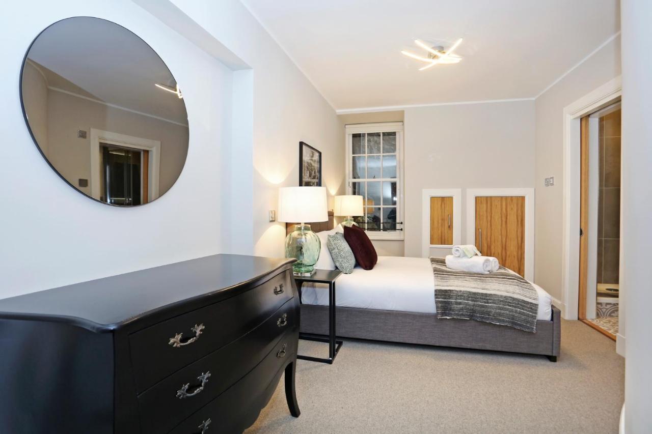Joivy Refurbished Home On The Royal Mile 에든버러 외부 사진