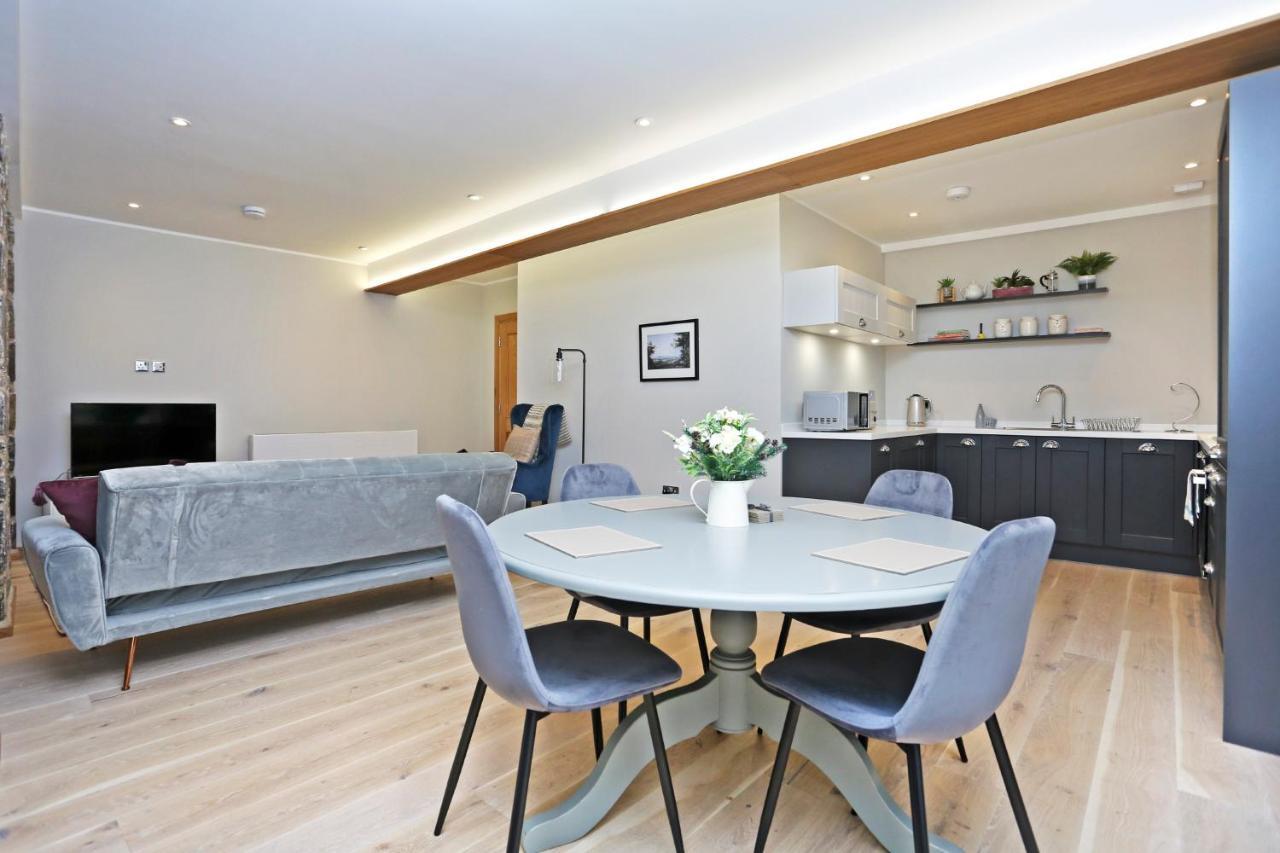 Joivy Refurbished Home On The Royal Mile 에든버러 외부 사진