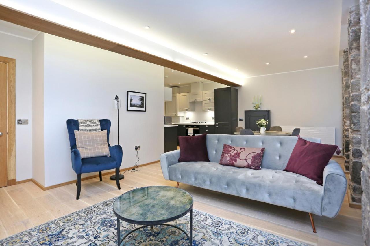 Joivy Refurbished Home On The Royal Mile 에든버러 외부 사진